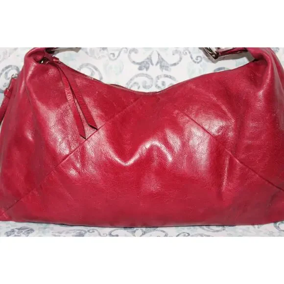 Elegant Raspberry Leather Handbag - Picture 2 of 10